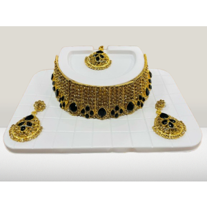 Elegant Black Stone Kundan Necklace Set